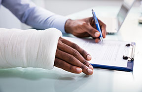 person with broken arm filling out form